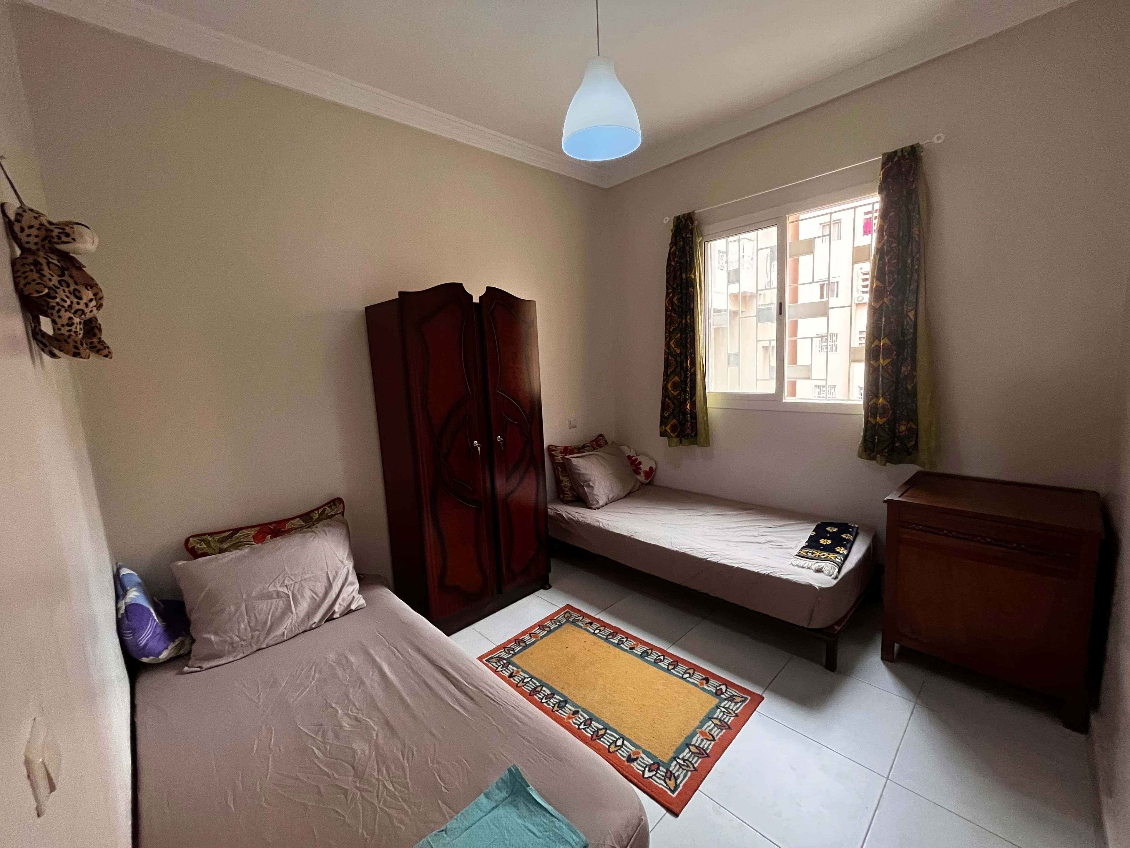 Bright private bedroom • 13 min to Medina (1/3)